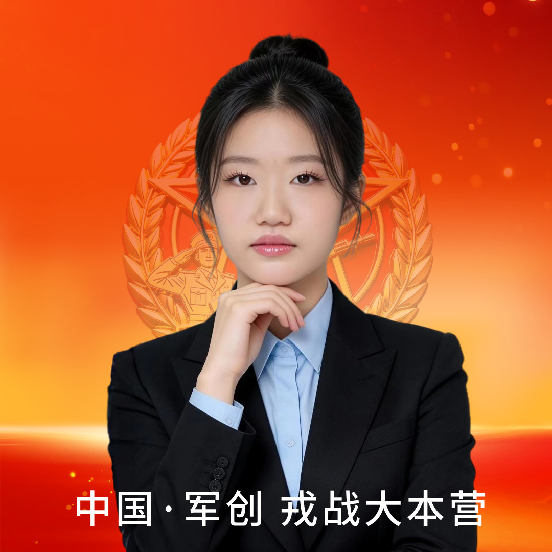 三十五岁左右女性店主头像,穿围裙,餐厅背景,温暖笑容